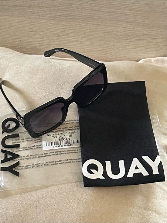 Quay Australia “Total Vibe”Black Square Sunglasses with Dark Lenses